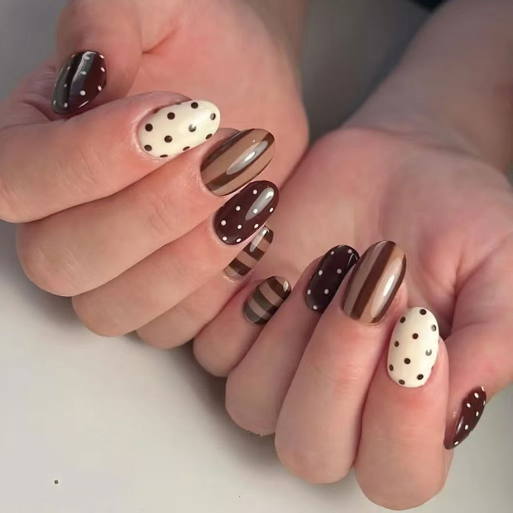 24 stuks Amber Donkerbruine Na - Nail Art Elegant recensie en prijs